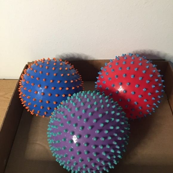 New Bundle Of 3 Boys/Girls Spiked Balls Purple Blue Pink backyard beach🏖 pool - Picture 6 of 9